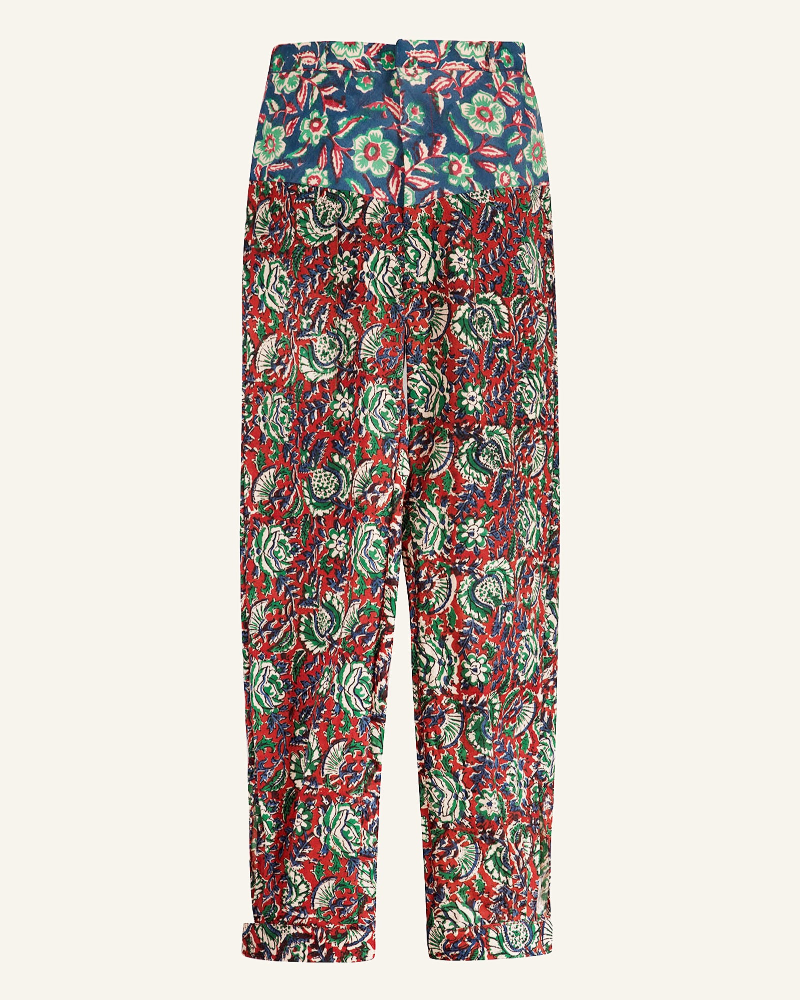 The Slope Floral Patchwork Pant features a lively floral pattern in shades of red, green, and navy blue. This design merges abstract elements with floral motifs for a striking and colorful look. Offering a loose and relaxed fit, these pants are both fashionable and comfortable.